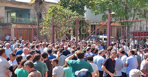 Митинг оппозиции в Сухуме. 5 июля 2016 г. Фото http://sputnik-abkhazia.ru/Abkhazia/20160705/1018972134.html Митинг оппозиции в Сухуме. 5 июля 2016 г. Фото http://sputnik-abkhazia.ru/Abkhazia/20160705/1018972134.html