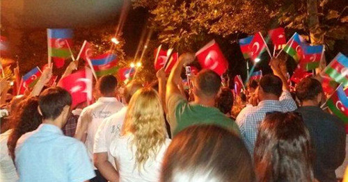 Акция в поддержку Турции прошла в Азербайджане. 17 июля 2016 г. Фото http://haqqin.az/news/75508 Акция в поддержку Турции прошла в Азербайджане. 17 июля 2016 г. Фото http://haqqin.az/news/75508