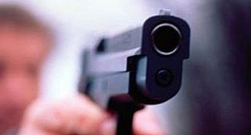 Дуло пистолета. Фото: http://www.riadagestan.ru/news/kriminal/ranennyy_neizvestnymi_v_dagestane_politseyskiy_skonchalsya_v_bolnitse/ Дуло пистолета. Фото: http://www.riadagestan.ru/news/kriminal/ranennyy_neizvestnymi_v_dagestane_politseyskiy_skonchalsya_v_bolnitse/