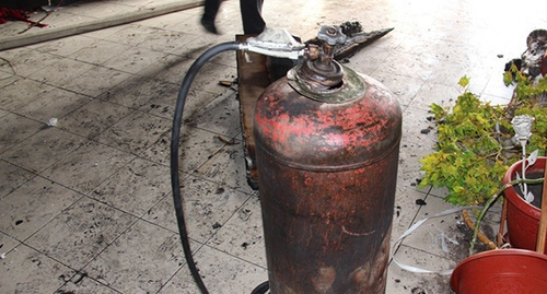 Газовый баллон. Фото: http://www.riadagestan.ru/news/company_news/gazprom_prichinoy_vzryva_v_banketnom_zale_v_makhachkale_mozhet_yavlyatsya_razryv_metalla_v_gazovom_ballone/ Газовый баллон. Фото: http://www.riadagestan.ru/news/company_news/gazprom_prichinoy_vzryva_v_banketnom_zale_v_makhachkale_mozhet_yavlyatsya_razryv_metalla_v_gazovom_ballone/