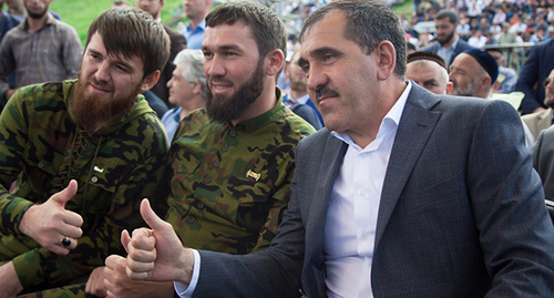Глава Ингушетии Юнус-Бек Евкуров (справа) Фото: http://www.ingushetia.ru/photo/section.php?SECTION_ID=270 Глава Ингушетии Юнус-Бек Евкуров (справа) Фото: http://www.ingushetia.ru/photo/section.php?SECTION_ID=270