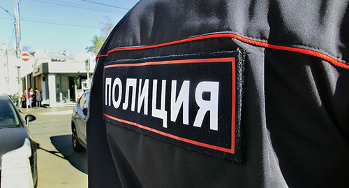 Надпись "Полиция" на форменной одежде. Фото: http://trud-ost.ru/?tag=полиция Надпись "Полиция" на форменной одежде. Фото: http://trud-ost.ru/?tag=полиция