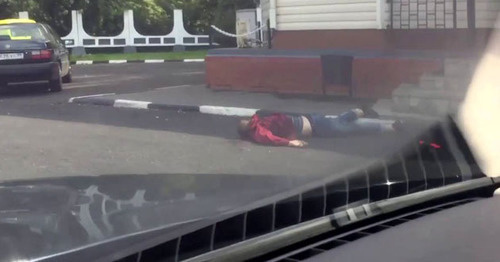 На месте нападения на пост ДПС. Москва, 17 августа 2016 г. Кадр из видео пользователя Наталья Калаваева https://www.youtube.com/watch?v=MmjcrcqBZsk На месте нападения на пост ДПС. Москва, 17 августа 2016 г. Кадр из видео пользователя Наталья Калаваева https://www.youtube.com/watch?v=MmjcrcqBZsk
