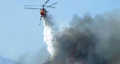 В тушении пожара были задействованы вертолеты. Фото:http://www.riadagestan.ru/news/incidents/aviatsiya_uchastvuet_v_tushenii_pozhara_v_sele_mokok_tsuntinskogo_rayona/ В тушении пожара были задействованы вертолеты. Фото:http://www.riadagestan.ru/news/incidents/aviatsiya_uchastvuet_v_tushenii_pozhara_v_sele_mokok_tsuntinskogo_rayona/