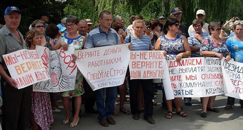 Пикет шахтеров в Гуково, 29 июля 2016 г. Фото: Валерия Люгаева для "Кавказского узла" Пикет шахтеров в Гуково, 29 июля 2016 г. Фото: Валерия Люгаева для "Кавказского узла"