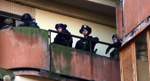 Представители силовых структур во уремя КТО. Фото: http://nac.gov.ru/kontrterroristicheskie-operacii/troe-glavarey-bandpodpolya-deystvuyushchego-na.html Представители силовых структур во уремя КТО. Фото: http://nac.gov.ru/kontrterroristicheskie-operacii/troe-glavarey-bandpodpolya-deystvuyushchego-na.html