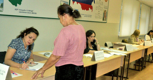 Выборы в Государственную Думу. Избирательный участок №130. Нальчик, 18 сентября 2016 г. Фото Людмилы Маратовой для "Кавказского узла" Выборы в Государственную Думу. Избирательный участок №130. Нальчик, 18 сентября 2016 г. Фото Людмилы Маратовой для "Кавказского узла"