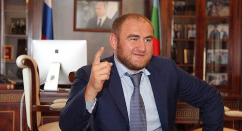 Рауф Арашуков. Фото: http://onkavkaz.com/news/1255-rauf-arashukov-stal-chlenom-soveta-federacii-ot-kchr-prognozy-on-kavkaz-sbylis.html Рауф Арашуков. Фото: http://onkavkaz.com/news/1255-rauf-arashukov-stal-chlenom-soveta-federacii-ot-kchr-prognozy-on-kavkaz-sbylis.html