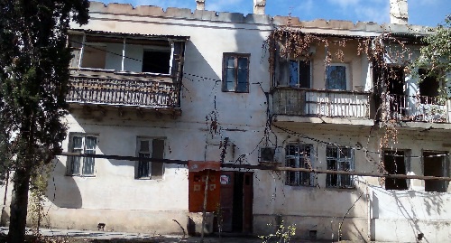 Дом по улице Мехбалиева в бакинском поселке Гарачухур. Фото: Фаик Меджид для "Кавказского узла" Дом по улице Мехбалиева в бакинском поселке Гарачухур. Фото: Фаик Меджид для "Кавказского узла"