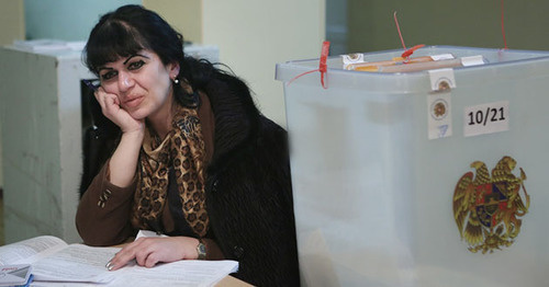 На избирательном участке. Армения. Photo by: © PAN Photo / Vahan Stepanyan На избирательном участке. Армения. Photo by: © PAN Photo / Vahan Stepanyan