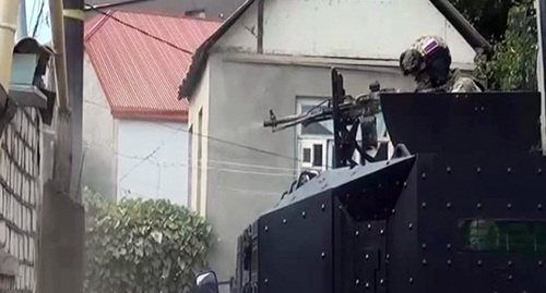 Представитель силовых структур во время КТО. Фото: http://nac.gov.ru/kontrterroristicheskie-operacii/v-dagestane-unichtozheny-shestero-banditov.html Представитель силовых структур во время КТО. Фото: http://nac.gov.ru/kontrterroristicheskie-operacii/v-dagestane-unichtozheny-shestero-banditov.html