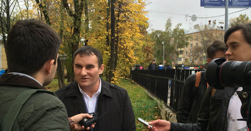 Заурбек Садаханов адвокат Хамзата Бахаева дает интервью журналистам. Москва, 3 октября 2016 г. Фото Юлии Буславской для "Кавказского узла" Заурбек Садаханов адвокат Хамзата Бахаева дает интервью журналистам. Москва, 3 октября 2016 г. Фото Юлии Буславской для "Кавказского узла"