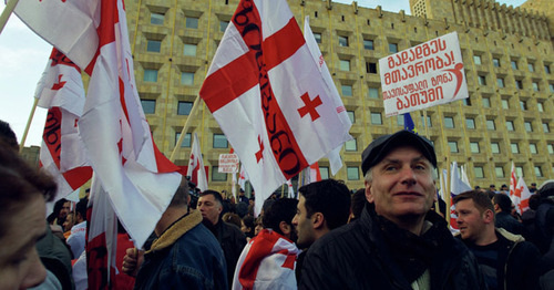 Сторонники "Единого национального движения". Фото: Alex Imedashvili, Newsgeorgia Сторонники "Единого национального движения". Фото: Alex Imedashvili, Newsgeorgia
