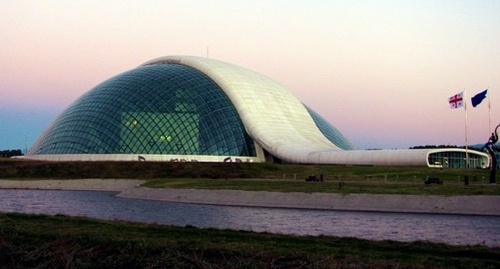 Здание грузинского парламента в Кутаиси. Фото Юлии Кашеты для "Кавказского узла". Здание грузинского парламента в Кутаиси. Фото Юлии Кашеты для "Кавказского узла".