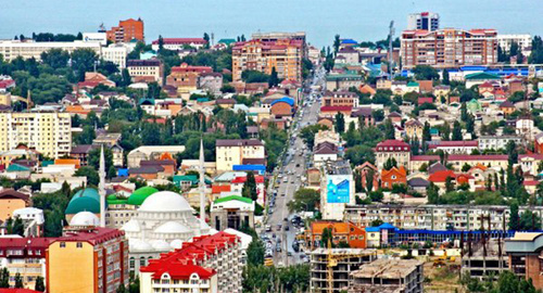 Махачкала. Фото: http://flnka.ru/novosti/11637-v-mahachkale-otkrylas-vystavka-zhenschiny-kavkaza.html Махачкала. Фото: http://flnka.ru/novosti/11637-v-mahachkale-otkrylas-vystavka-zhenschiny-kavkaza.html