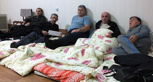Учавстники голодовки в Буйнакске. Фото Патима Махмудовой для "Кавказского узла" Учавстники голодовки в Буйнакске. Фото Патима Махмудовой для "Кавказского узла"