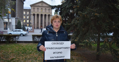 Наталья Шишлина в одиночном пикете. Волгоград, 19 октября 2016 г. Фото Татьяны Филимоновой для "Кавказского узла" Наталья Шишлина в одиночном пикете. Волгоград, 19 октября 2016 г. Фото Татьяны Филимоновой для "Кавказского узла"