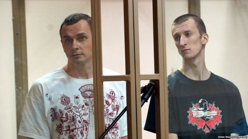 Олег Сенцов и Александр Кольченко на суде. Фото: Антон Наумлюк, RFE/RL Олег Сенцов и Александр Кольченко на суде. Фото: Антон Наумлюк, RFE/RL