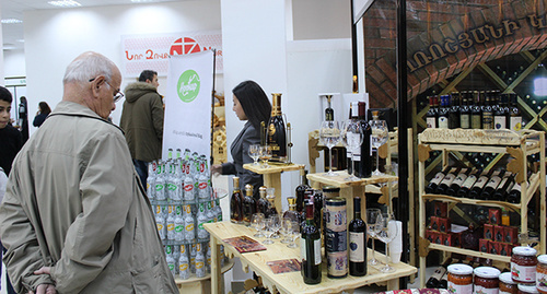 Продукция армянских производителей на выставке выставка ArmProd Expo. Фото Тиграна Петросяна для "Кавказкого узла" Продукция армянских производителей на выставке выставка ArmProd Expo. Фото Тиграна Петросяна для "Кавказкого узла"