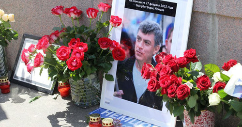 Портрет Немцова на месте убийства. Фото: Ivan Trefilov (RFE/RL) Портрет Немцова на месте убийства. Фото: Ivan Trefilov (RFE/RL)