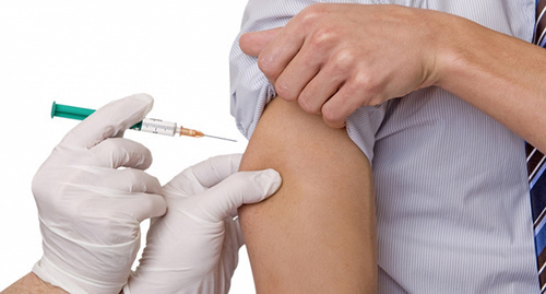 Прививка от гепатита А. Фото: http://www.riadagestan.ru/news/health/privivku_ot_gepatita_a_za_tri_dnya_sdelali_bolee_15_tysyach_makhachkalintsev/ Прививка от гепатита А. Фото: http://www.riadagestan.ru/news/health/privivku_ot_gepatita_a_za_tri_dnya_sdelali_bolee_15_tysyach_makhachkalintsev/