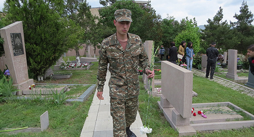 На Мемориальном комплексе в Степанакерте также похоронены воины карабахской войны. Фото Алвард Григорян для "Кавказского узла" На Мемориальном комплексе в Степанакерте также похоронены воины карабахской войны. Фото Алвард Григорян для "Кавказского узла"