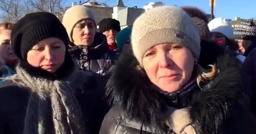 Кадр из видеообращения предпринимателей, работающих на вещевом рынке в Калуге, к главе Чечни Рамзану Кадырову. Кадр из видео пользователя Skuadra News https://www.youtube.com/watch?v=LTr4KyM3zx8 Кадр из видеообращения предпринимателей, работающих на вещевом рынке в Калуге, к главе Чечни Рамзану Кадырову. Кадр из видео пользователя Skuadra News https://www.youtube.com/watch?v=LTr4KyM3zx8
