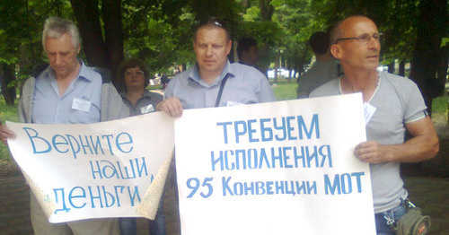 Акция протеста шахтёров из Гуково и Красного Сулина. Ростов-на-Дону, 25 мая 2016 г. Фото Константина Волгина для "Кавказского узла" Акция протеста шахтёров из Гуково и Красного Сулина. Ростов-на-Дону, 25 мая 2016 г. Фото Константина Волгина для "Кавказского узла"