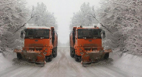Расчистка дорог в Грузии.Фото © FB / Департамент автодорог
 http://sputnik-georgia.ru/society/20161213/234165790/Situacija-na-dorogah-Gruzii-ogranichenija-v-napravlenii-RF-i-Armenii.html
