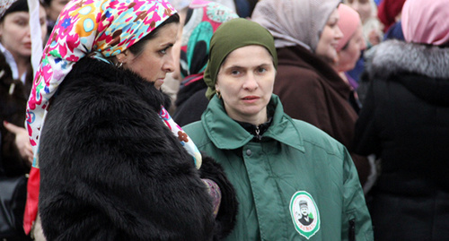 Женщины на улицах Грозного. Чечня. Фото Ахмеда Альдебирова для "Кавказского узла" Женщины на улицах Грозного. Чечня. Фото Ахмеда Альдебирова для "Кавказского узла"