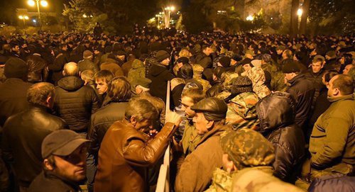 Встреча оппозиции и сторонников власти. Фото © Sputnik. Томас Тхайцук
http://sputnik-abkhazia.ru/analytics/20161220/1020095196/bolshoe-abxazskoe-chaepitie-vlast-i-oppoziciya-v-poiske-kompromissa.html Встреча оппозиции и сторонников власти. Фото © Sputnik. Томас Тхайцук
http://sputnik-abkhazia.ru/analytics/20161220/1020095196/bolshoe-abxazskoe-chaepitie-vlast-i-oppoziciya-v-poiske-kompromissa.html