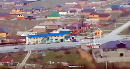 Вид на село Пригородное, Чечня. Фото Стоп-кадр видео "Грозный село пригородное" https://www.youtube.com/watch?v=tDhT4WXMcWA Вид на село Пригородное, Чечня. Фото Стоп-кадр видео "Грозный село пригородное" https://www.youtube.com/watch?v=tDhT4WXMcWA