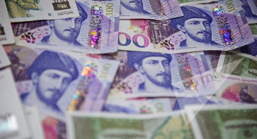 Купюры достоинстовм в 100 лари. Фото © Sputnik / Alexander Imedashvili
http://sputnik-georgia.ru/incidents/20161226/234347141/Za-prisvoeniepensij-v-Gruzii-zaderzhana-gruppa-moshennikov.html Купюры достоинстовм в 100 лари. Фото © Sputnik / Alexander Imedashvili
http://sputnik-georgia.ru/incidents/20161226/234347141/Za-prisvoeniepensij-v-Gruzii-zaderzhana-gruppa-moshennikov.html