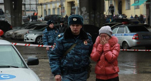 На месте теракта 30 декабря 2013 года. Фото http://bloknot-volgograd.ru/news/29-dekabrya-v-volgograde-proydet-panikhida-po-zher-804971?sphrase_id=190112 На месте теракта 30 декабря 2013 года. Фото http://bloknot-volgograd.ru/news/29-dekabrya-v-volgograde-proydet-panikhida-po-zher-804971?sphrase_id=190112