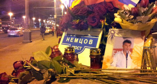 Мемориал Бориса Немцова, Большой Москворецкий мост, Москва. Фото: RFE/RL Мемориал Бориса Немцова, Большой Москворецкий мост, Москва. Фото: RFE/RL
