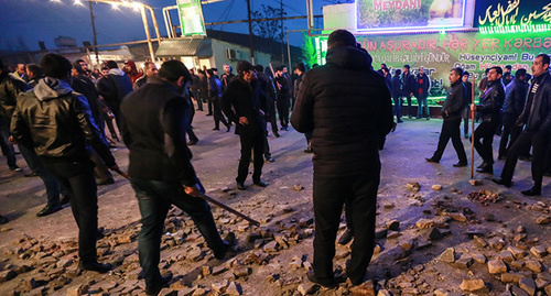 Протестные выступления в посёлке Нардаран. 26 ноября 2015 г. Фото Азиза Каримова для "Кавказского узла" Протестные выступления в посёлке Нардаран. 26 ноября 2015 г. Фото Азиза Каримова для "Кавказского узла"