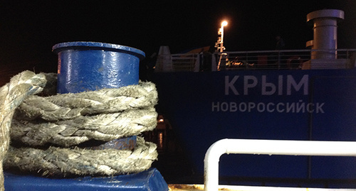 Швартовый канат парома на Керченской переправе. Фото Нины Тумановой для "Кавказского узла"