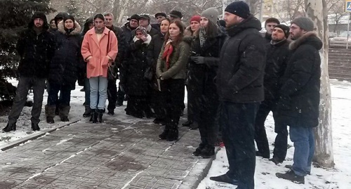 Участники "экскурсионной прогулки" в парке Ленинского комсомола в Махачкале. 29 января 2017 года. Фото Тимура Исаева для "Кавказского узла". Участники "экскурсионной прогулки" в парке Ленинского комсомола в Махачкале. 29 января 2017 года. Фото Тимура Исаева для "Кавказского узла".