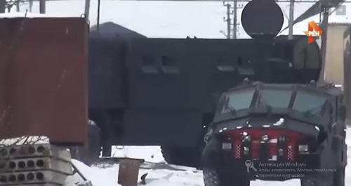 Бронеавтомобиль"Каратель" в Хасавюрте. скриншот видео "Рен ТВ". Бронеавтомобиль"Каратель" в Хасавюрте. скриншот видео "Рен ТВ".