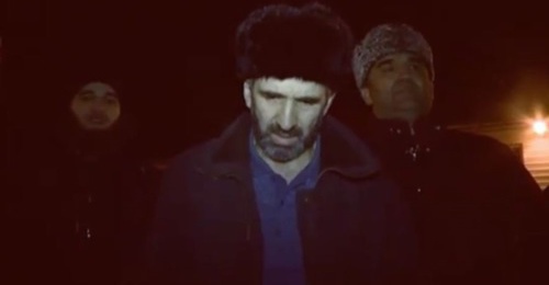 Предположительно, отец Магомеда Рашидова. Шали, 30 января 2017 года. Скриншот из видео с официальной страницы главы Чечни Instagram.com/kadyrov_95/ Предположительно, отец Магомеда Рашидова. Шали, 30 января 2017 года. Скриншот из видео с официальной страницы главы Чечни Instagram.com/kadyrov_95/