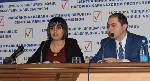 Председатель ЦИК Нагорного Карабаха Србуи Арзуманян и руководитель пресс-центра Ерванд Гаджиян. Степанакерт, 19 февраля 2017 год. Фото Алвард Григорян для "Кавказского узла" Председатель ЦИК Нагорного Карабаха Србуи Арзуманян и руководитель пресс-центра Ерванд Гаджиян. Степанакерт, 19 февраля 2017 год. Фото Алвард Григорян для "Кавказского узла"