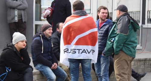 Участники протестов против передачи "Рустави 2". Фото Инны Кукуджановой для "Кавказского узла" Участники протестов против передачи "Рустави 2". Фото Инны Кукуджановой для "Кавказского узла"