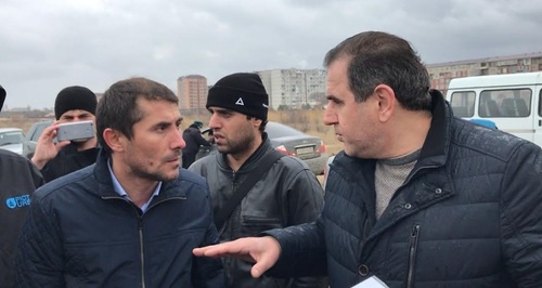 Активист Хабиб Айгумов и архитектор администрации Каспийска Ахмед Махов. 5 марта 2017 года. Фото Патимат Махмудовой для "Кавказского узла" Активист Хабиб Айгумов и архитектор администрации Каспийска Ахмед Махов. 5 марта 2017 года. Фото Патимат Махмудовой для "Кавказского узла"