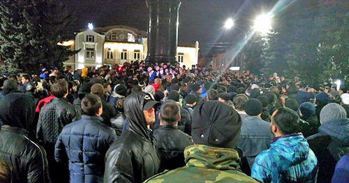 Митинг против инициативы переименования Ингушетии в Аланию. Владикавказ, 5 марта 2017 года. Фото Алана Цхурбаева для "Кавказского узла"
Митинг против инициативы переименования Ингушетии в Аланию. Владикавказ, 5 марта 2017 года. Фото Алана Цхурбаева для "Кавказского узла"
