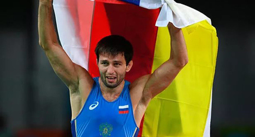 Сослан Рамонов. Фото http://www.ossetia.ru/news/sport/osetiya_zhdet_olimpiyskogo_chempiona_soslana_ramon.html Сослан Рамонов. Фото http://www.ossetia.ru/news/sport/osetiya_zhdet_olimpiyskogo_chempiona_soslana_ramon.html