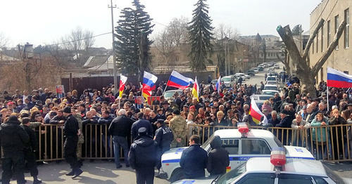 Акция в поддержку Кокойты. Цхинвал, 13 марта 2017 г. Фото Арсена Козаева для "Кавказского узла" Акция в поддержку Кокойты. Цхинвал, 13 марта 2017 г. Фото Арсена Козаева для "Кавказского узла"