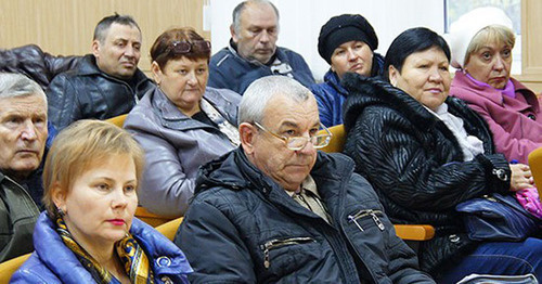 Работники предприятий группы компаний «Кингкоул». Гуково, октябрь 2016 г. Фото http://gukovo.donland.ru Работники предприятий группы компаний «Кингкоул». Гуково, октябрь 2016 г. Фото http://gukovo.donland.ru