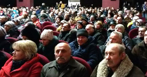 Шахтеры во время встречи с депутатами от КПРФ. Гуково, ноябрь 2016 г. Фото https://kprf.ru/ Шахтеры во время встречи с депутатами от КПРФ. Гуково, ноябрь 2016 г. Фото https://kprf.ru/