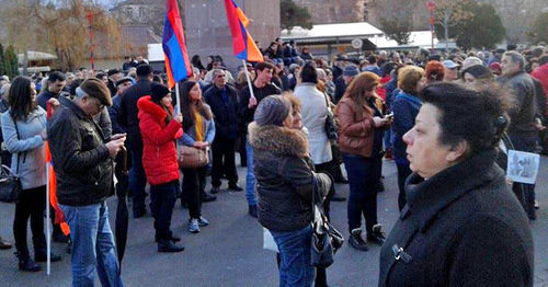 Активисты на площади Свободы. Ереван, 17 марта 2017 г. Фото Армине Мартиросян для "Кавказского узла" Активисты на площади Свободы. Ереван, 17 марта 2017 г. Фото Армине Мартиросян для "Кавказского узла"