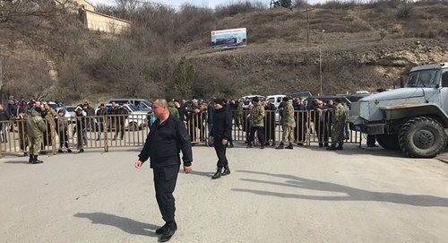 Сотрудники МВД около здания ВС Осетии. Фото © Sputnik / Нарек Ордян
http://sputnik-ossetia.ru/South_Ossetia/20170313/3832260.html Сотрудники МВД около здания ВС Осетии. Фото © Sputnik / Нарек Ордян
http://sputnik-ossetia.ru/South_Ossetia/20170313/3832260.html